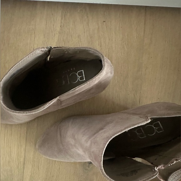 BCBG suede tan wedge ankle booties - Picture 3 of 3